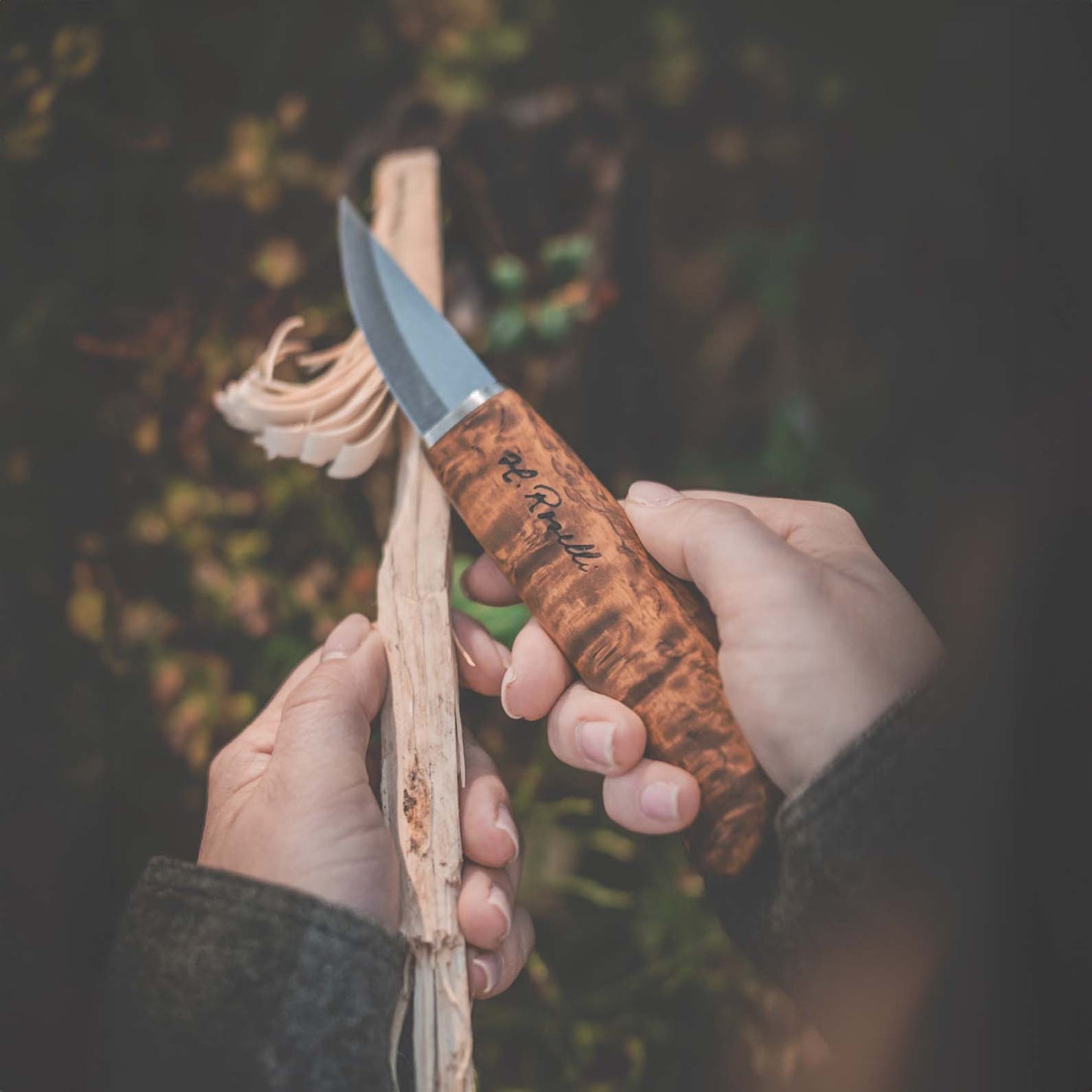 Handmade Finnish knife from Roselli in model "bear claw" with stained curly birch handle