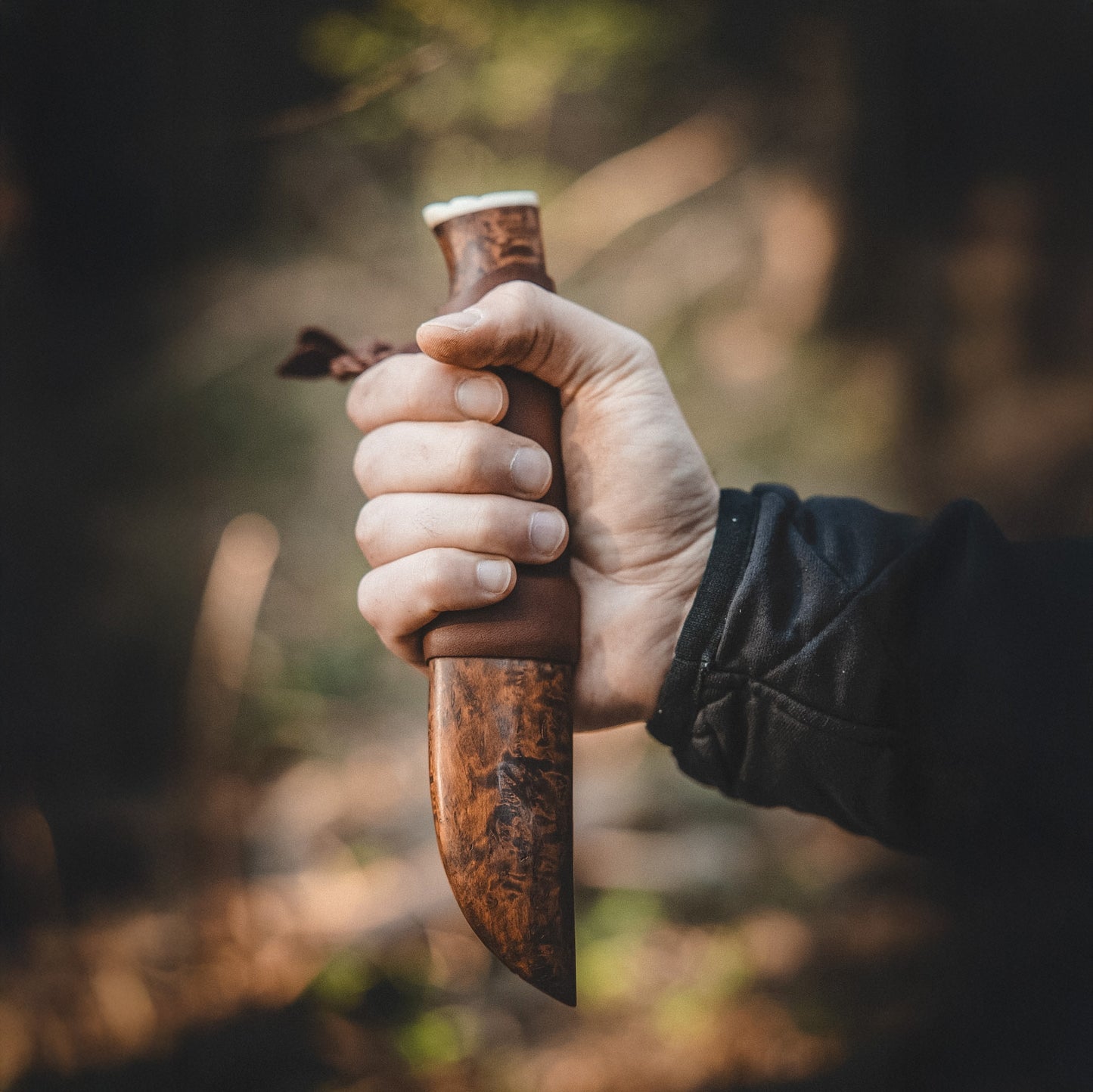 Handmade Finnish hunting knife from Roselli in model "Hunting knife Nalle" Comes with UHC steel and detail such as silver ferrule and reindeer antler details