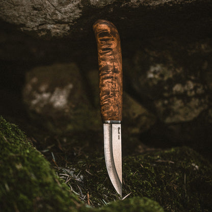 Handmade Finnish knife from Roselli in model "carpenter knife" with UHC steel and a handle made out of heat treated curly birch