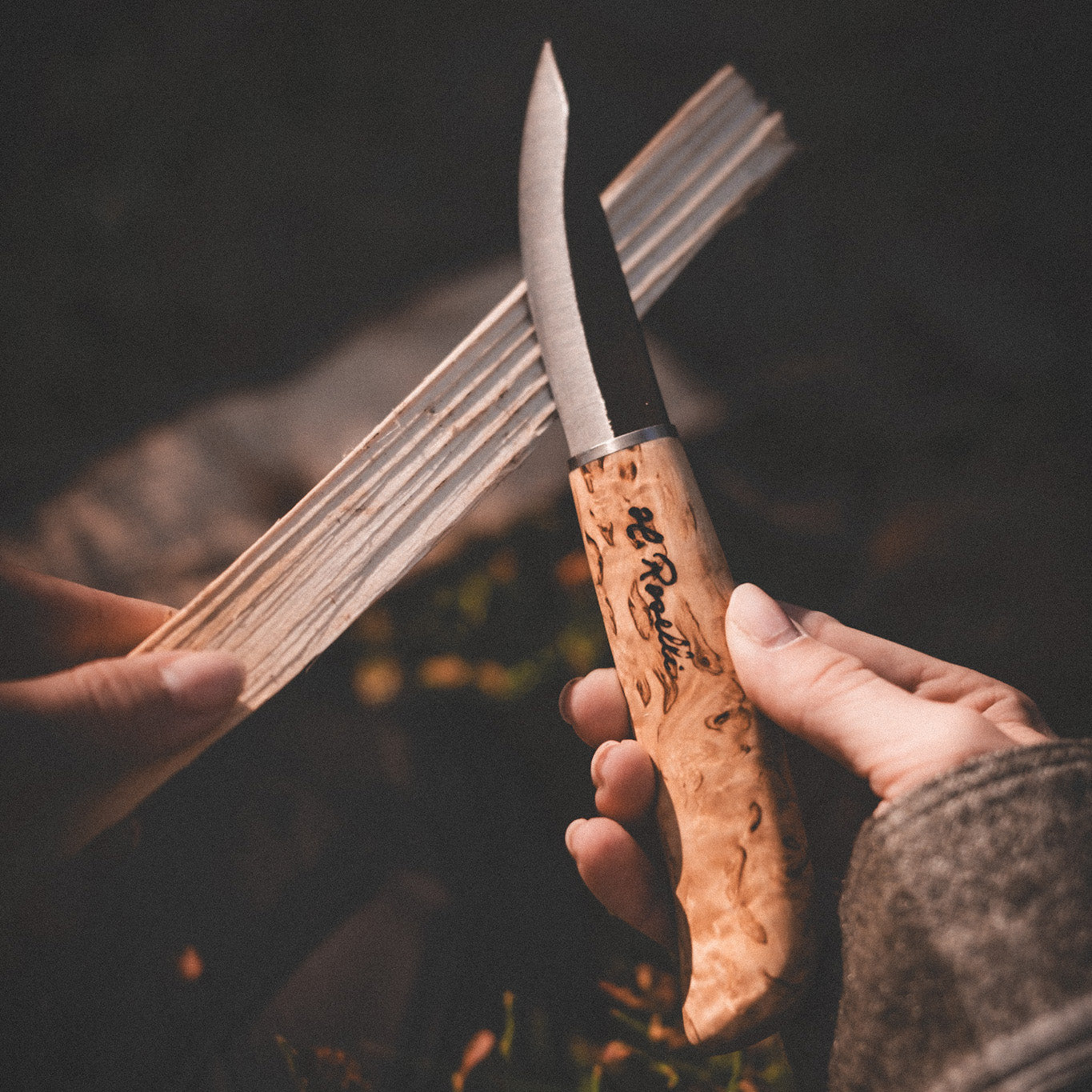 Handmade Finnish knife from Roselli in model "carpenter knife" with a handle made out of curly birch and comes with a light tanned leather sheath